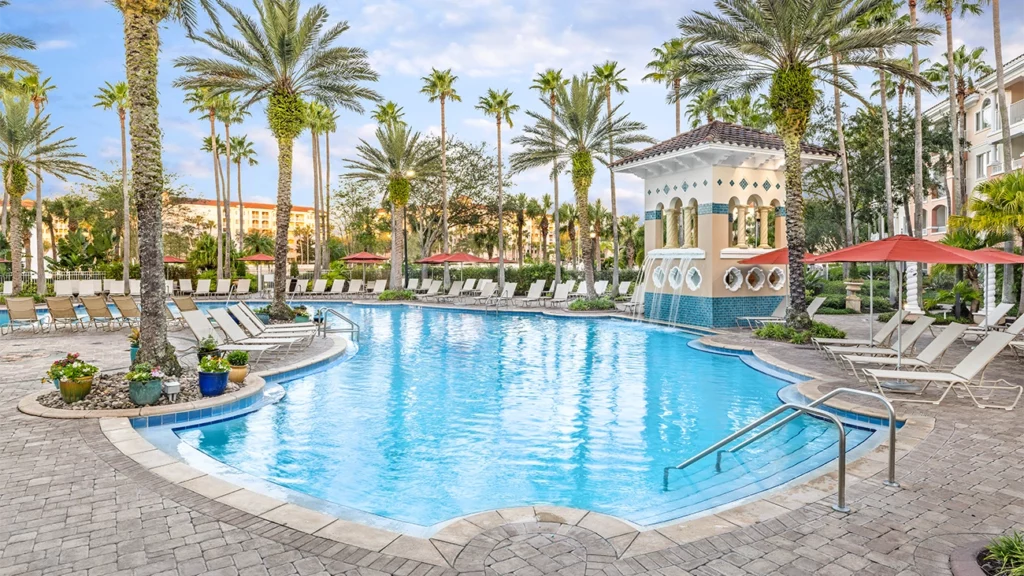 Grande Vista pools on site